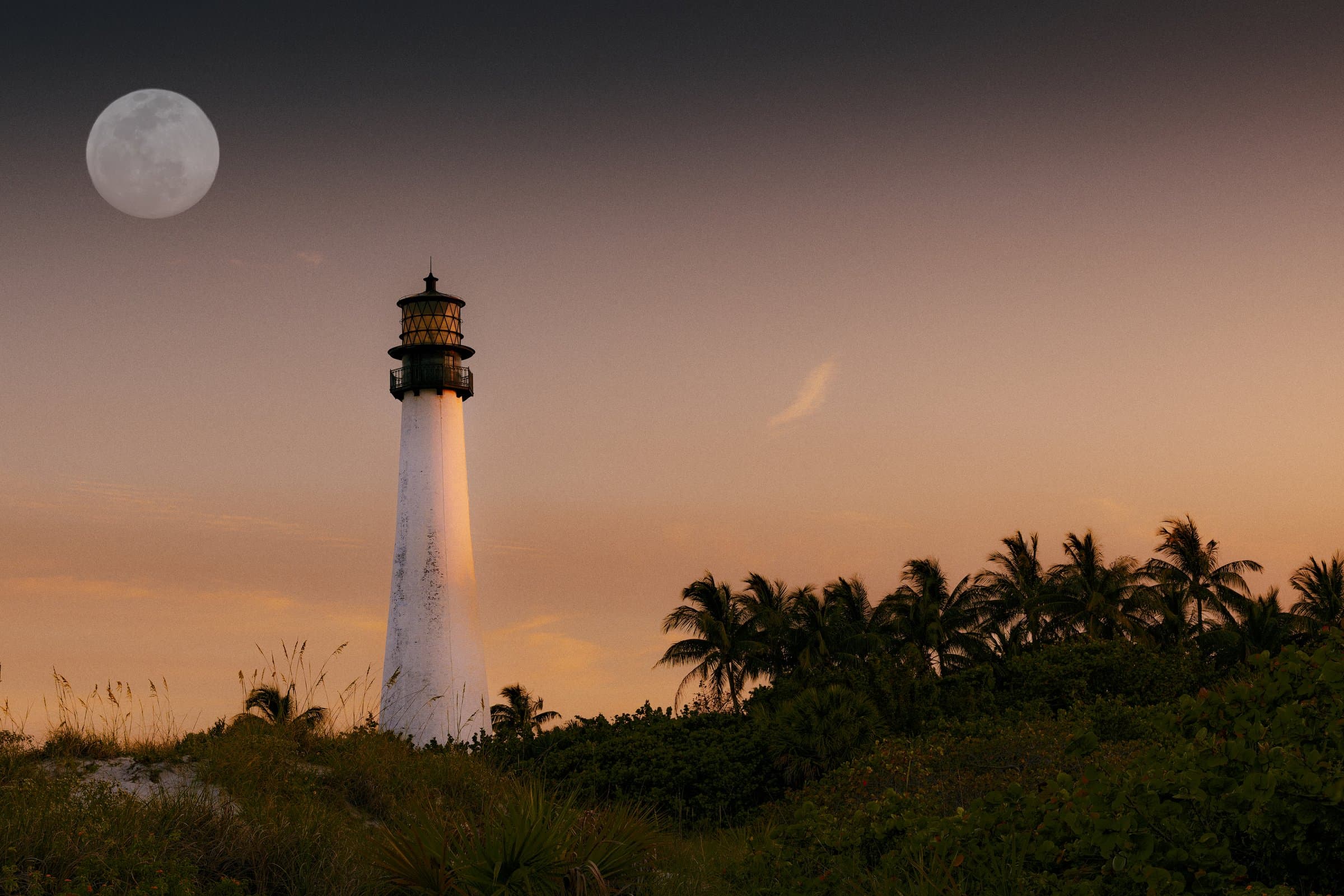 Lighthouse and moon at Key Biscayne, photographed by Daniel Montero